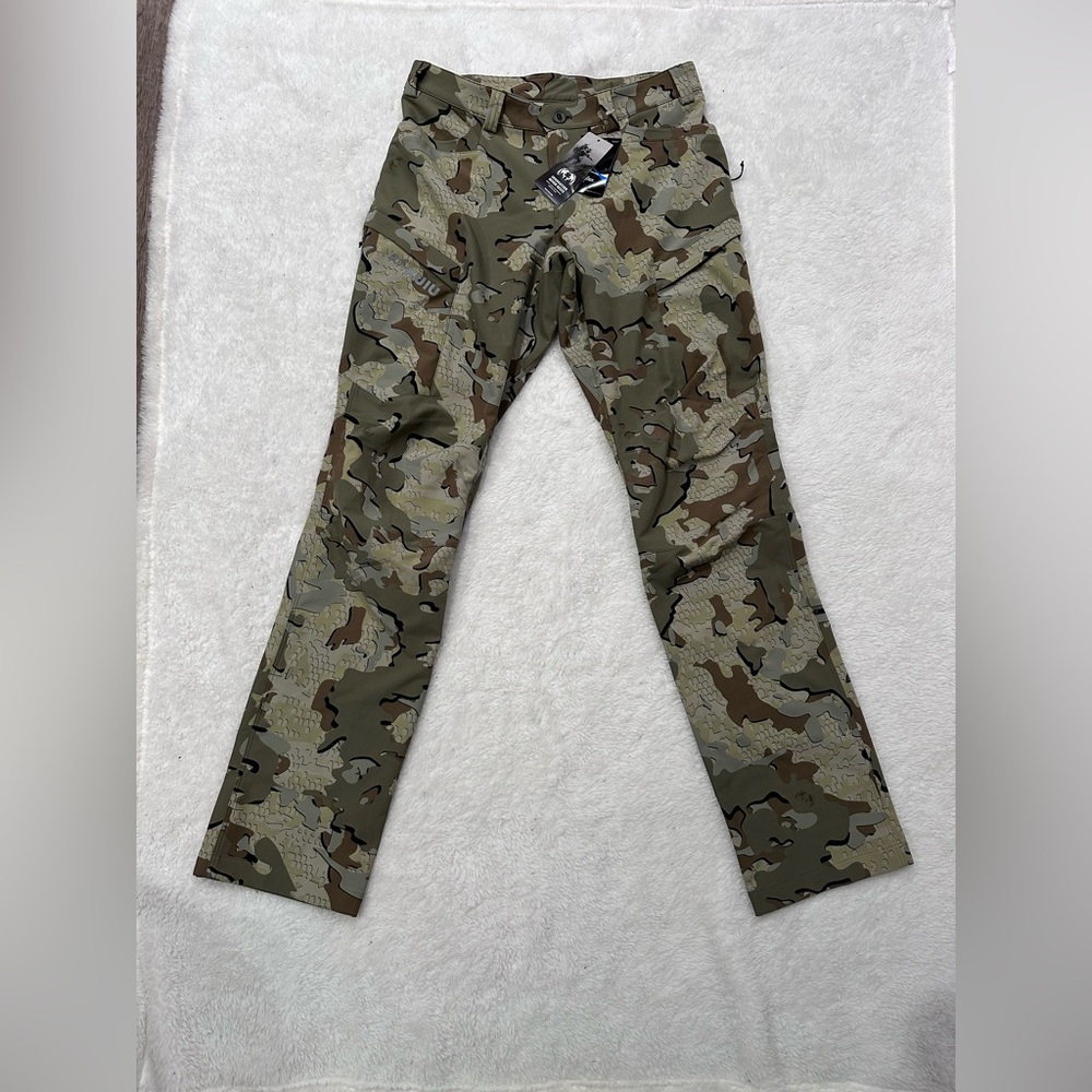 Men’s Kuiu attack pants, size 34T, new with tags.